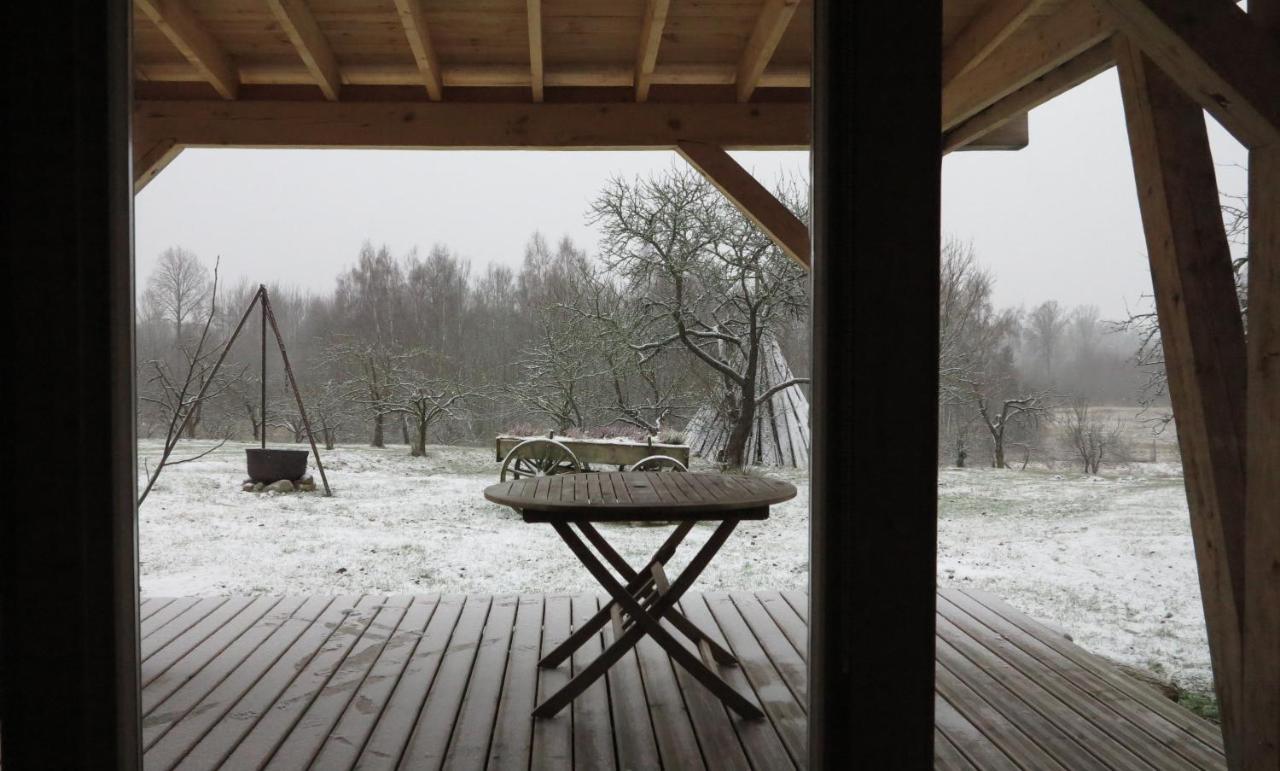 Gasthaus Mednieki Kalvene Krusati Exterior foto